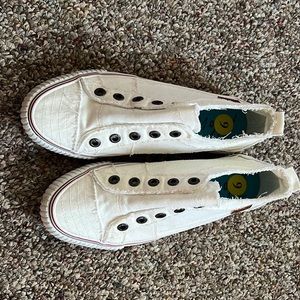 White blowfish shoes